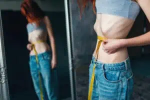 Anoreksija nervosa je poremećaj ishrane koji karakteriše samoizgladnjivanje, strah od gojaznosi i prekomeran gubitak telesne mase.