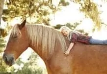 Devojcica na konju, terapija životinjama